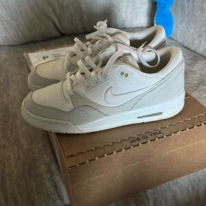 Girls nike shoes size 5